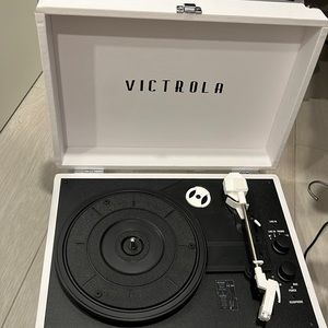 Victoria Record Player Vintage White